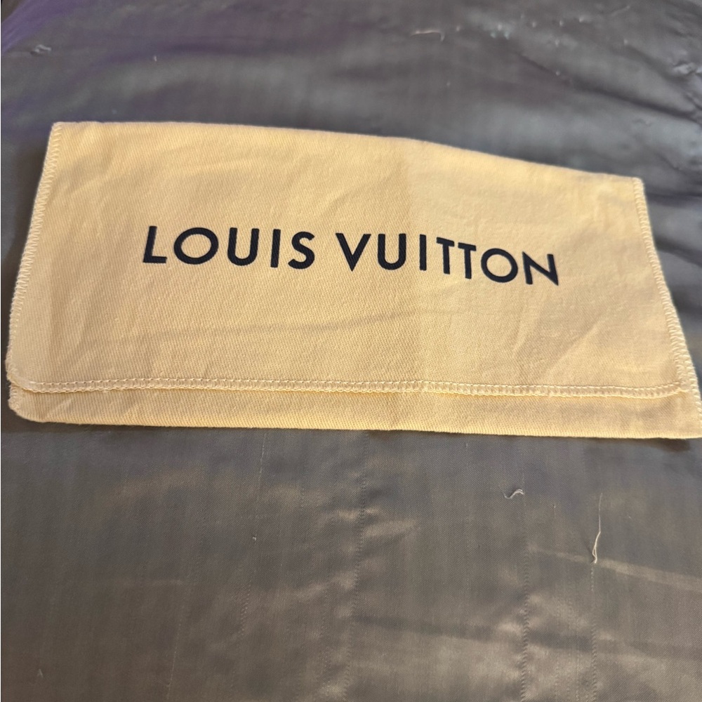 Louis Vuitton 💯% Authentic iconic luxury wallet Dust Bag/storage cloth- Like New
